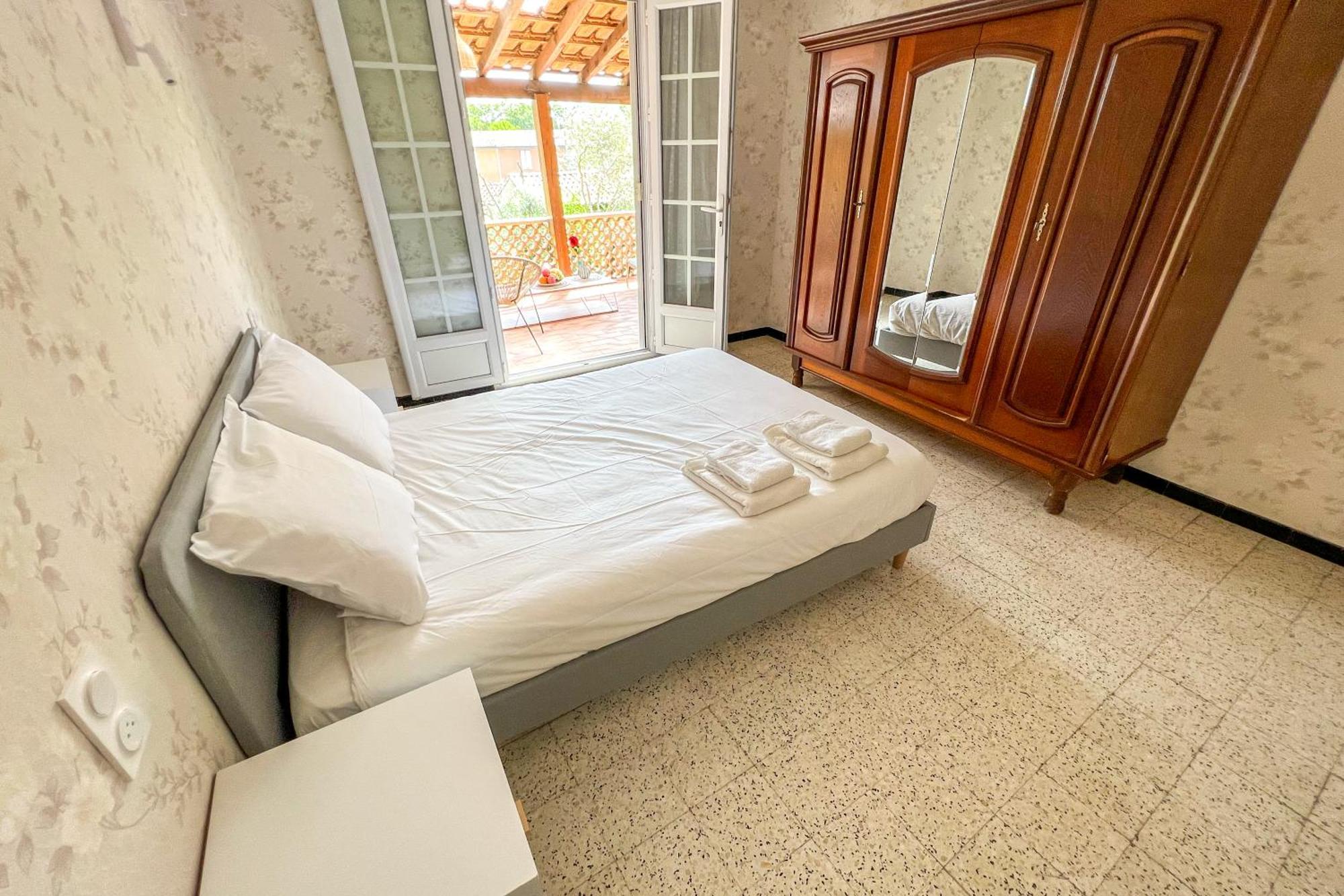 Free Car Parking - Garden - Close To Ramparts Ferienhaus *